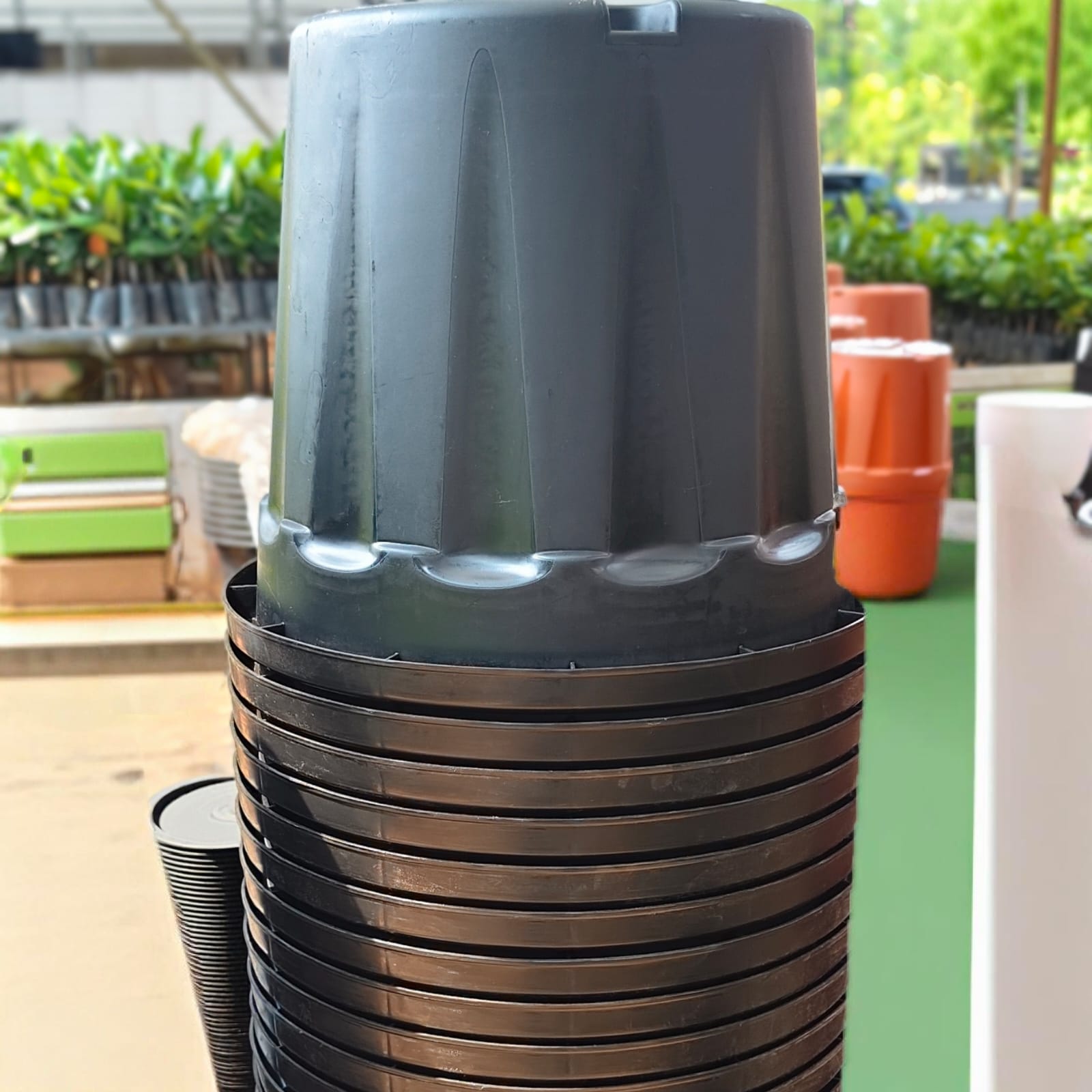 Plastic Pot - Black - 20 Inch