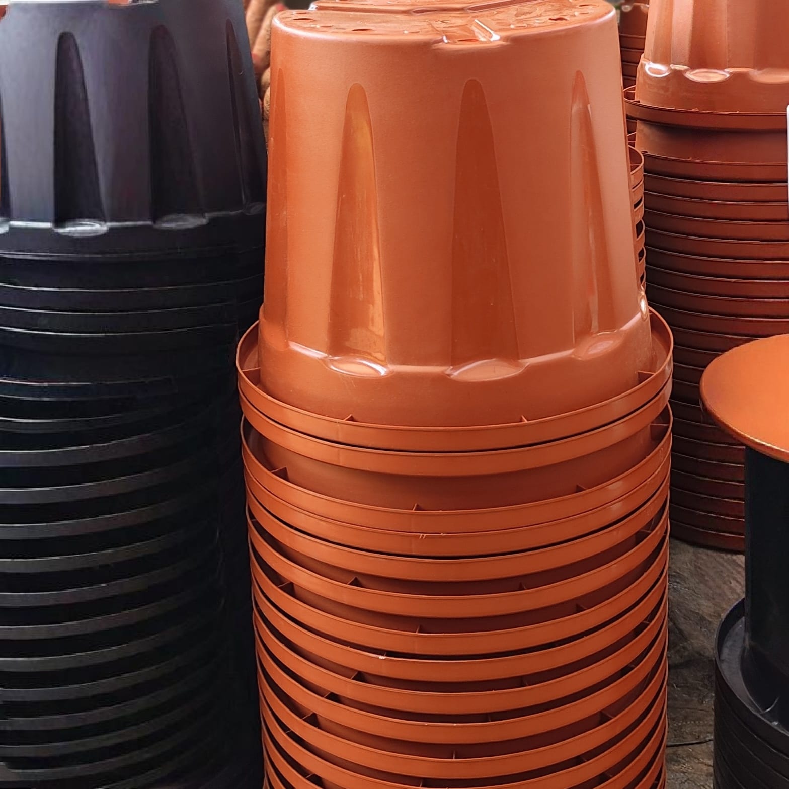 Plastic Pot - Tera - 16 Inch